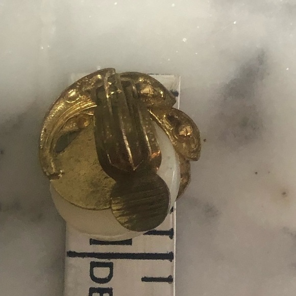 VTG 1940s Triad Mother of Pearl & Marcasite Clip On Earrings .4” - Picture 5 of 5